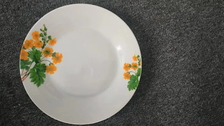 Farfurie din ceramica cu flori