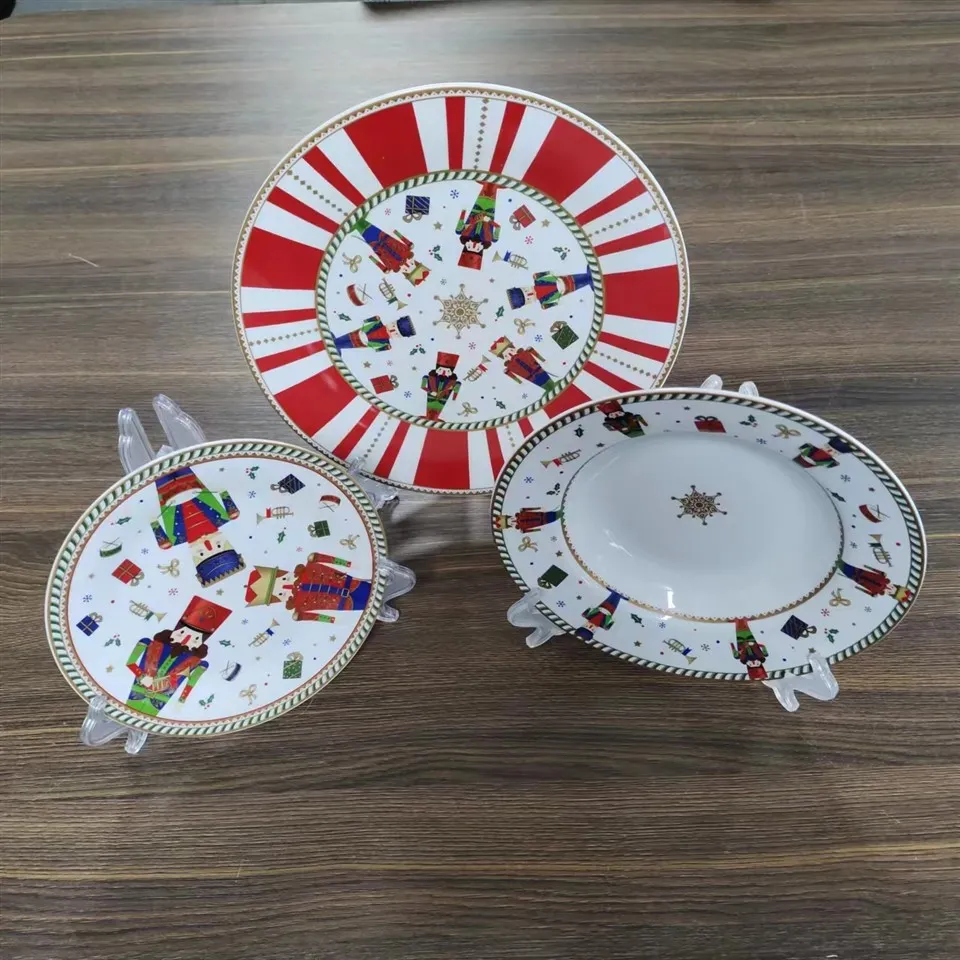 Set din ceramică cu aplicații de Crăciun