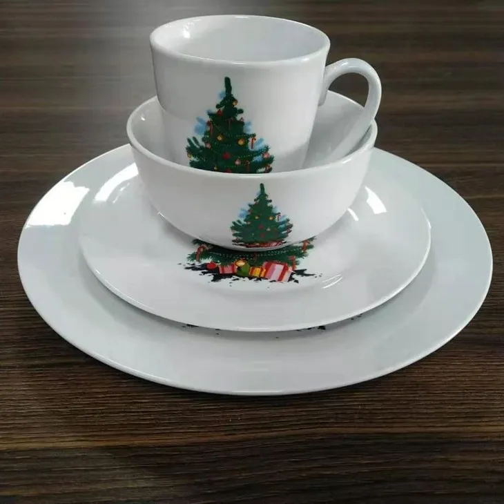 Set veselă de Crăciun din ceramică