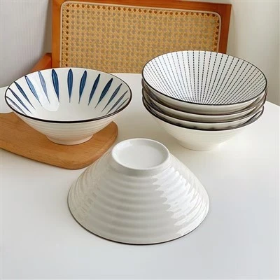Boluri de salată din ceramică în stil simplu