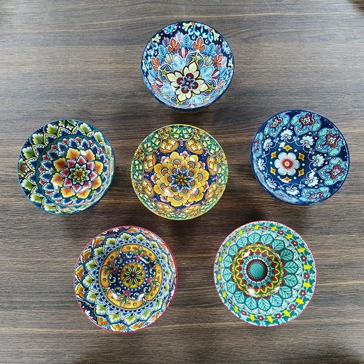 Bol de ceramică cu ciorbă