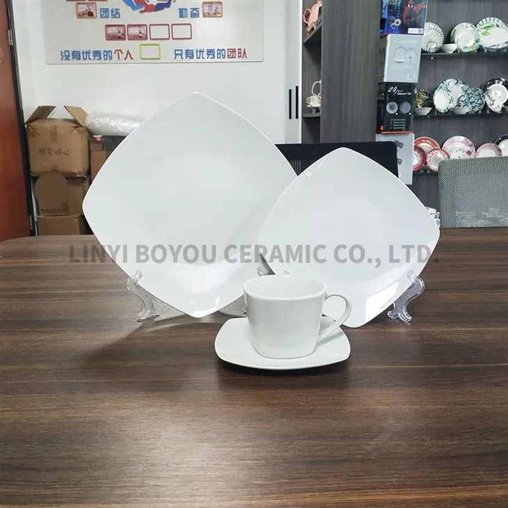 Veselă pătrată din ceramică